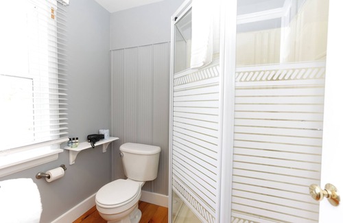 Prince Edward Hotel | Jackson's Falls Country Inn