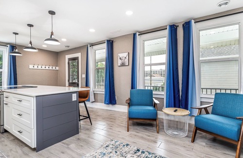 Dubuque House | Jackson Street Suite House