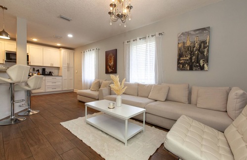 South Riverside House | Jacksonville Newly Renovated Stylish 3BR Downtown
