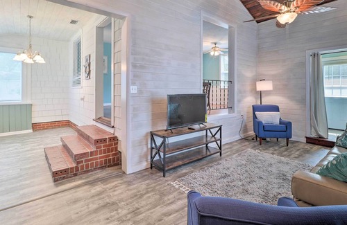 Lake Forest House | Jacksonville Retreat w/ Pool & Yard - 3 Mi to Zoo!