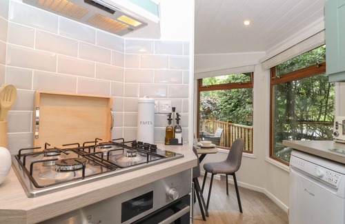 Troutbeck Cottage | JACMAR LODGE, pet friendly, with a garden in Windermere