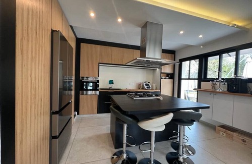 Villenave-d'Ornon Apartment | jacuzzi 130m², 6-8 pers à 15mn Bx tramC, la campagne en centre ville 5*