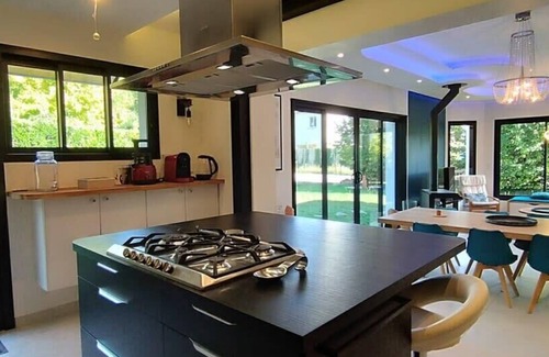 Villenave-d'Ornon Apartment | jacuzzi 130m², 6-8 pers à 15mn Bx tramC, la campagne en centre ville 5*