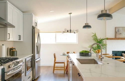 Serra Mesa House | Jacuzzi-Pool-BBQ-King Bed-Private Parking