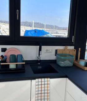 Villaggi Boat Rental | Jacuzzi & relax on greyhouseboat