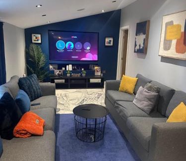 Watford Apartment | Jacuzzi Retreat in Watford