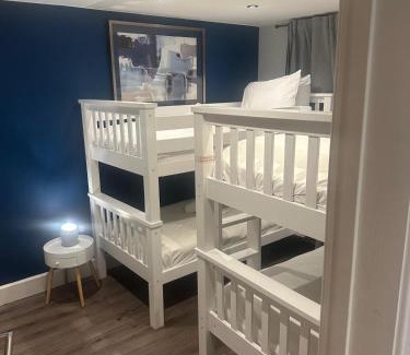 Watford Apartment | Jacuzzi Retreat in Watford