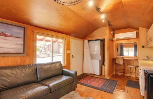 Apple Valley House | Jacuzzi - Zion Rangers Suite - Zion View