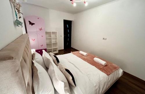 Tarlungeni Villa | JAD - Luxury Villa's - A&C, Garden, BBQ & Playground