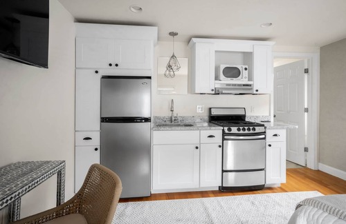 Newburyport Apartment | Jade Suite at Hygge House