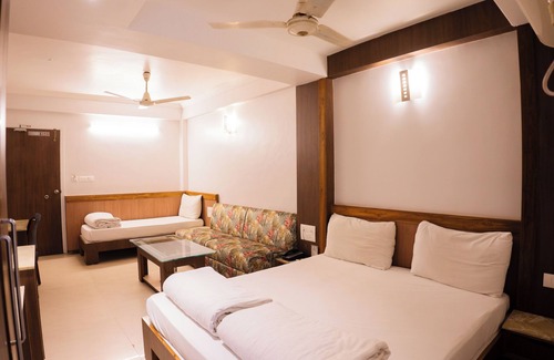 Maharana Pratap Nagar Hotel | Jain's Hotel Rajhans