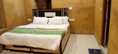 Amar Sagar Pol Hotel | Jaisalmer sunset Homestay