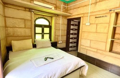 Amar Sagar Pol Hotel | Jaisalmer sunset Homestay