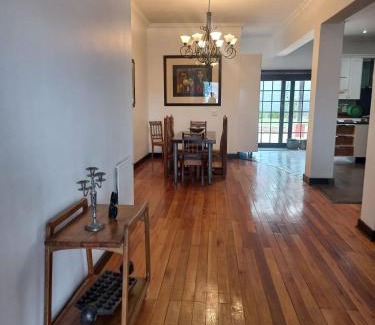 Greater Johannesburg Metropolitan Area House | Jakess Place modern comfortable sunny 3-bedroom house in Kensington