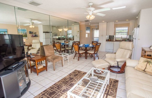 Siesta Key Villa | Jamaica Royale #40 - 3 Heated Pools on the Beach - One Ocean-Side!