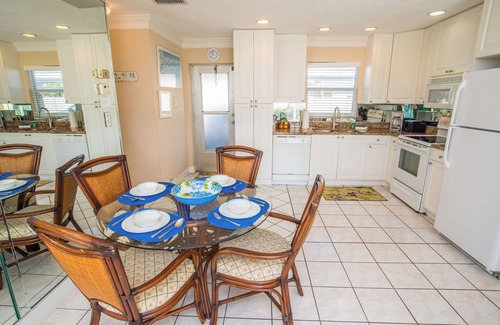 Siesta Key Villa | Jamaica Royale #40 - 3 Heated Pools on the Beach - One Ocean-Side!