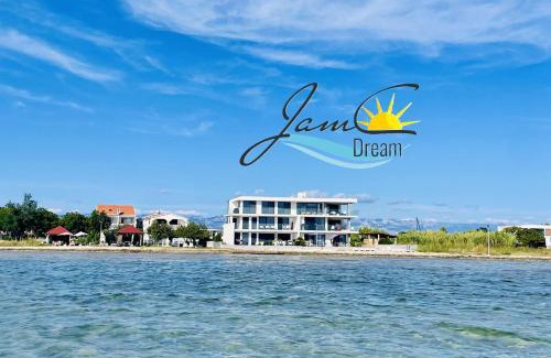 Privlaka Apartment | JamC Dream Familientraum direkt am Meer mit beheiztem Pool