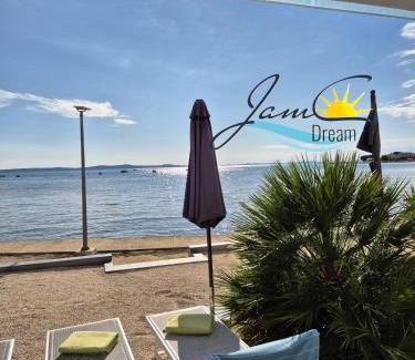 Privlaka Apartment | JamC Dream Familientraum direkt am Meer mit beheiztem Pool
