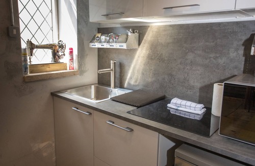 Merthyr Tydfil Apartment | James' Place Pontmorlais Studio 8 - Twm