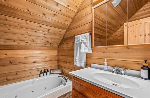 Galena Cabin | James River Haven | The Cabins at Galena Main Cabin