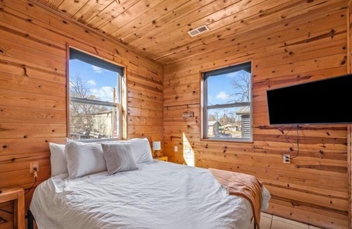 Galena Cabin | James River Haven | The Cabins at Galena Main Cabin