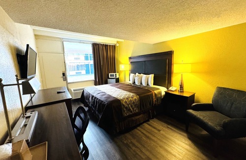 Newport News Hotel | James River Inn & Suites