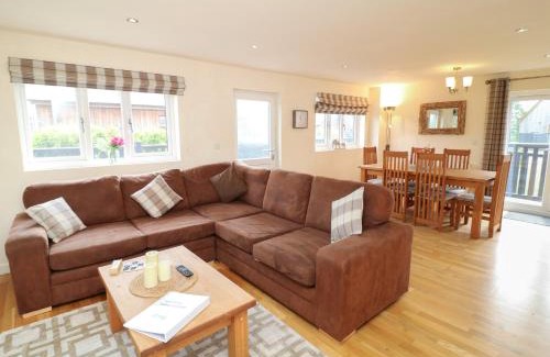 Brigg House | James Ville Marina Lodge 7