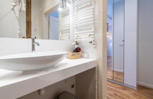 Załeze Apartment | Janasa Comfort Studio by BookingHost