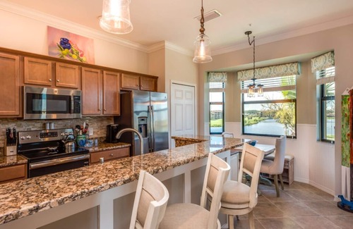 Naples Condo | JANUARY AVAILABILITY late cancellation. Top floor with elevator. 10% discount