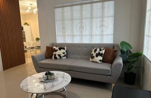 General Santos House | Japandi Home B - Fully Aircon, WIFI, Hot shower, 24hGuard, Center, near Malls