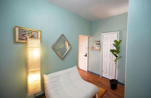 Jersey City Apartment | Japanese Inspired Twin Retreat 15 Min to Manhattan