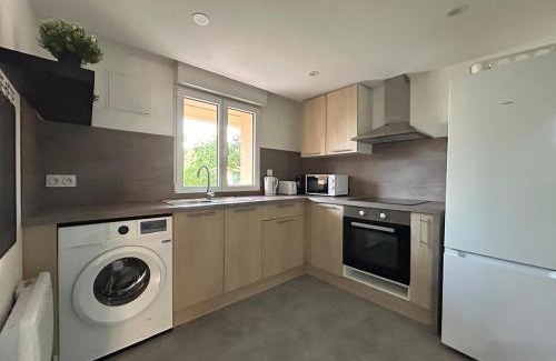Saint-Bonnet-de-Mure Apartment | Jardin calme à 30min de Lyon