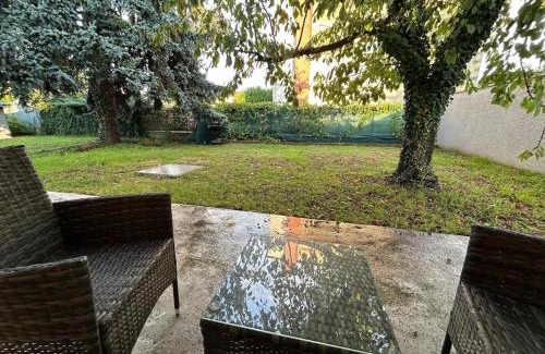 Saint-Bonnet-de-Mure Apartment | Jardin calme à 30min de Lyon