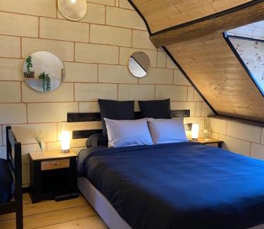 Les Roches-l'Eveque House | Jardin d'Ébène