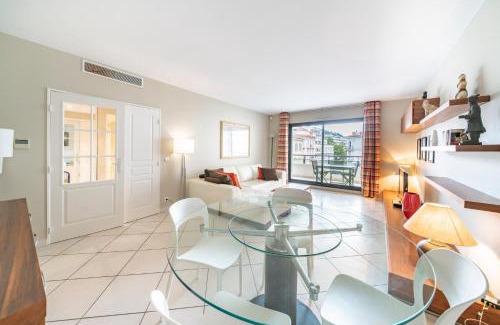 Cannes City Centre Apartment | Jardin Florian, 8/10 rue Victor Cousin, Cannes