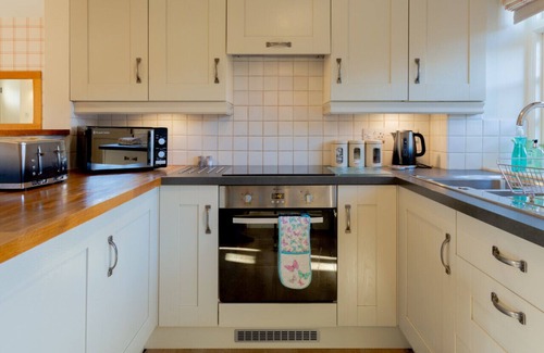 Bourton House | Jasmine Cottage - 2 Bedroom in Heart of Bourton