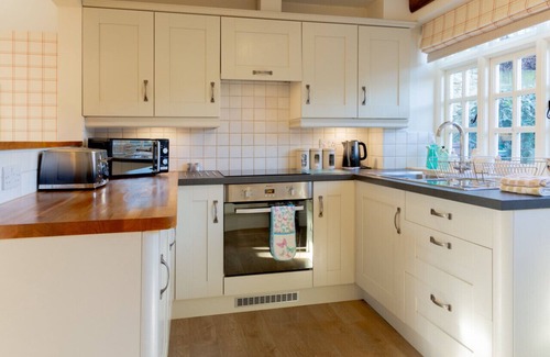 Bourton House | Jasmine Cottage - 2 Bedroom in Heart of Bourton