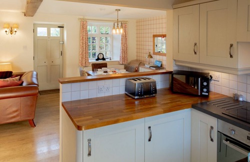 Bourton House | Jasmine Cottage - 2 Bedroom in Heart of Bourton
