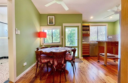 Katoomba Cottage | Jasmine Cottage - Art-Deco Cottage, 2 Bedroom, Climate-Control, BBQ, Accessible