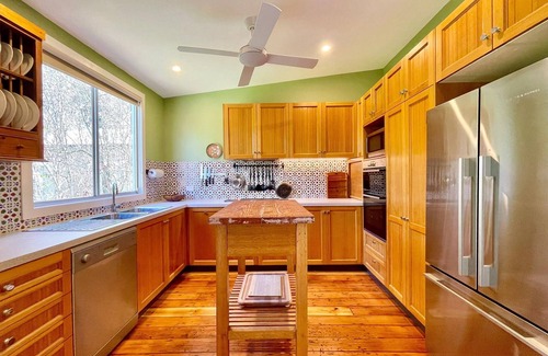 Katoomba Cottage | Jasmine Cottage - Art-Deco Cottage, 2 Bedroom, Climate-Control, BBQ, Accessible