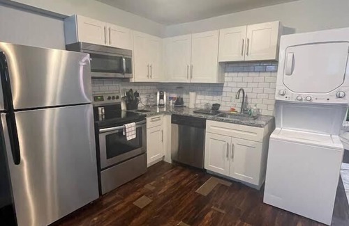 Central West End Apartment | Jasmine in CWE Summar