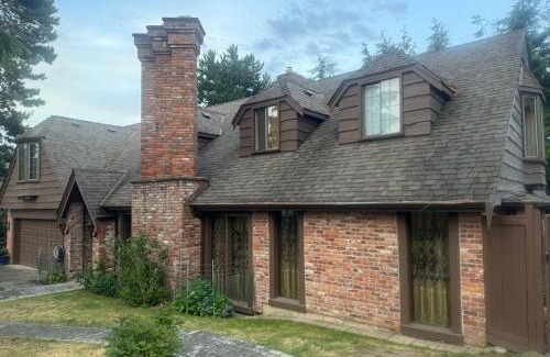 Saanich East House | Jason House - Immaculate Suites in a Quiet Seaside Neighbourhood near UVIC