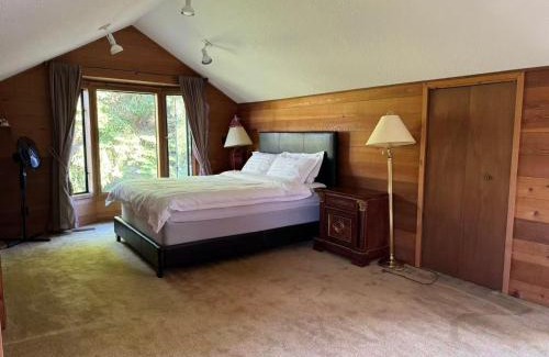 Saanich East House | Jason House - Immaculate Suites in a Quiet Seaside Neighbourhood near UVIC