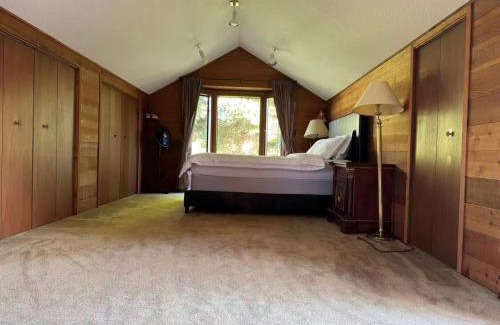 Saanich East House | Jason House - Immaculate Suites in a Quiet Seaside Neighbourhood near UVIC
