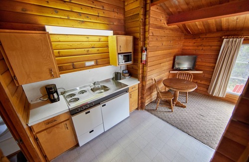 Jasper Hotel | Jasper House Bungalows