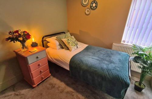Forsbrook House | Jasper's by Spires Accommodation within easy reach of Trentham Gardens