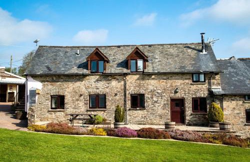 Hawkridge House | Jasper, Unique Upside-Down Retreat with Stunning Rural Views