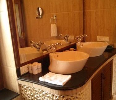 Bani Park Hotel | Jasvilas