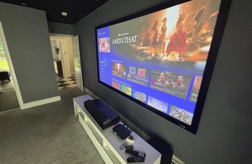 Allostock House | Jaw Dropping House with Heated Private Indoor Pool, Pool table, Cinema screen etc