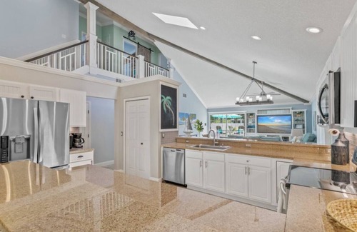 Jacksonville Beach House | Jax Beach Escape | Heated Pool + Key West Charm